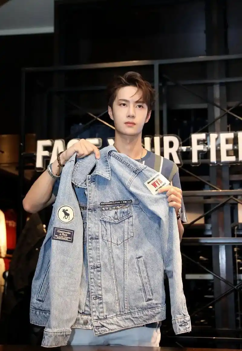 王一博 照片 - 抖音