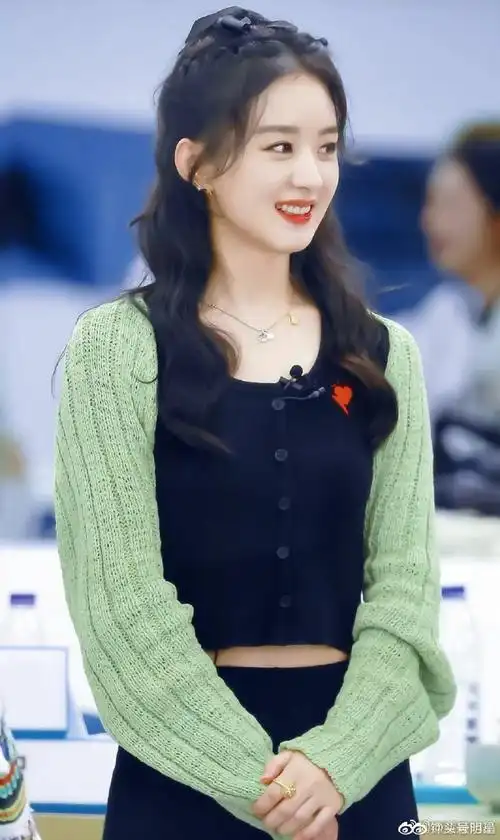 赵丽颖尼龙九月刊预告