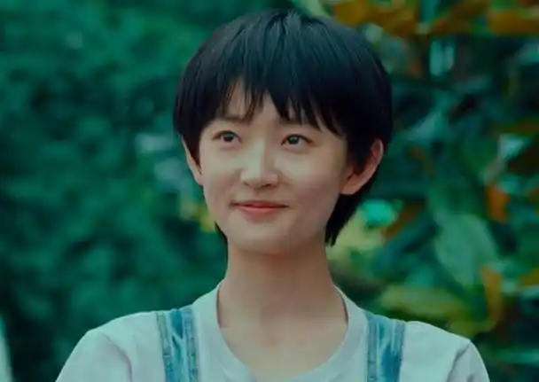 周依然:素颜出镜却火爆全网,大咖争相合作,张艺谋的话再次应验