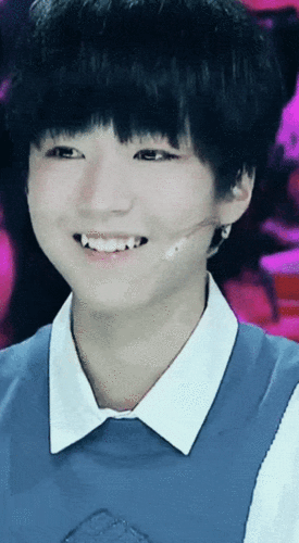 王俊凯露虎牙的那些年,今天依然是被打入冷宫的一天