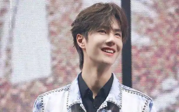 王一博:热爱运动的追风少年,我从他身上看到了青春最好的模样_滑板