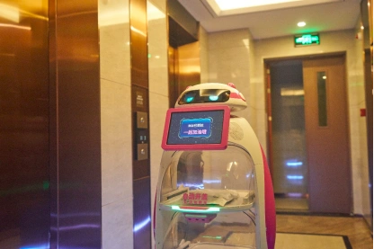 你们的"小可爱"上线啦!碧桂园千玺机器人为广州隔离社区配送入户