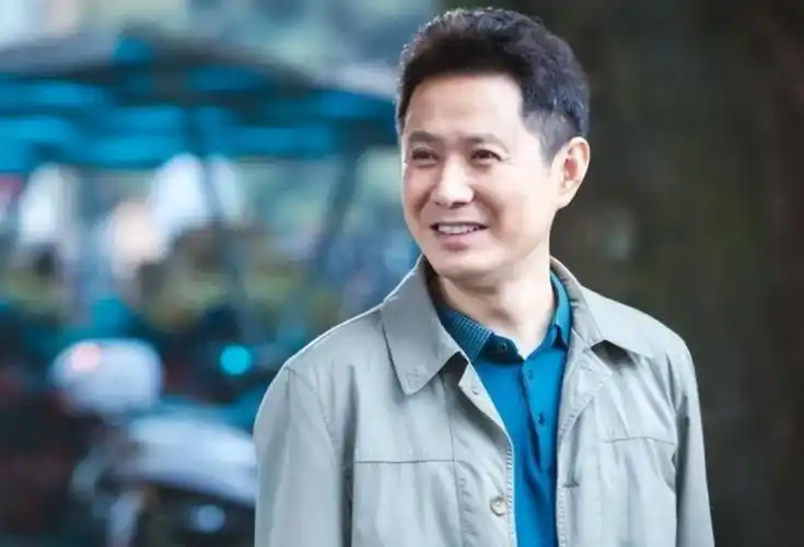 回顾演员郭广平:35岁娶小10娇妻,37岁喜当爹,感恩岳父母的支持