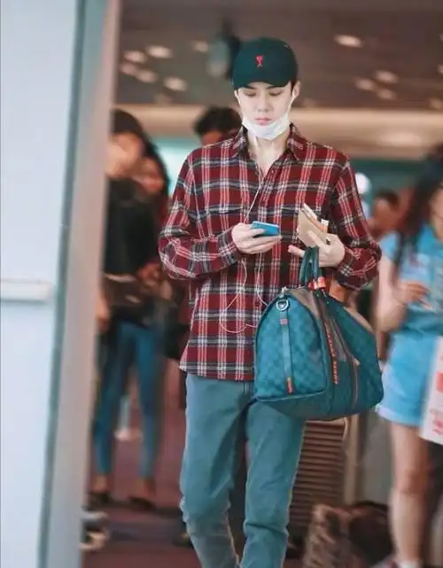 男孩出门该怎么穿学习李现王一博和吴世勋等人帅气有回头率