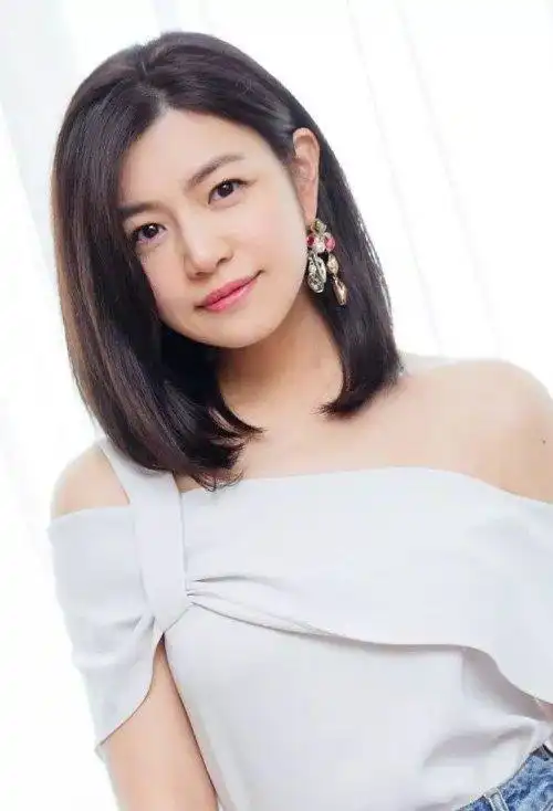 大圆脸女生适合内扣发型吗 女生齐肩内扣发型打造