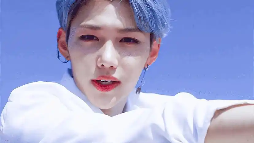 求蓝发帅哥美图