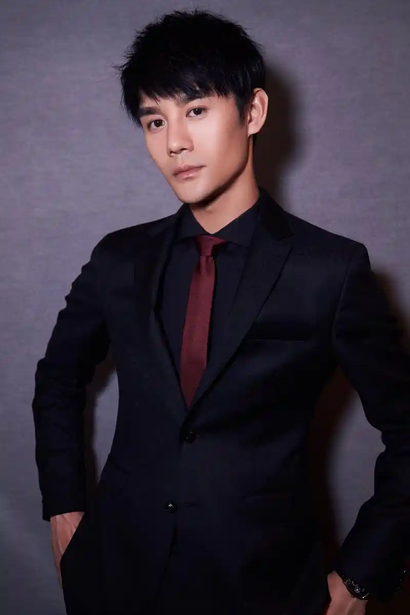 王凯对待角色认真钻研的态度也与品牌精神不谋而和,期待王凯新