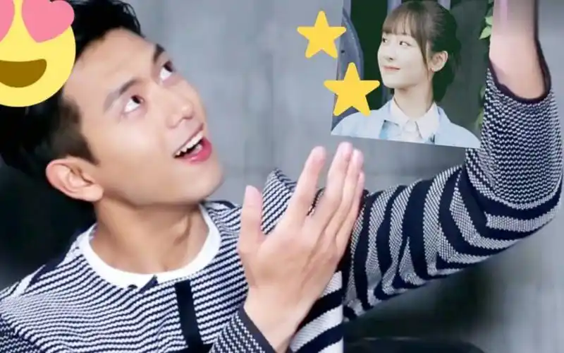 李现嘴里大学时期的杨紫是星星,注意看他讲话神情,完全就是喜欢