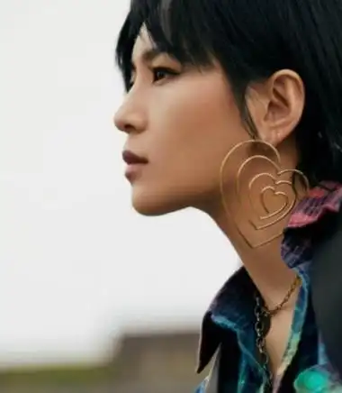 歌手周笔畅:38岁还单身,爸妈"使劲"催婚,她现状咋样了?