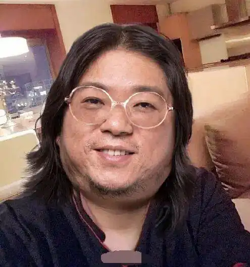 51岁高晓松减肥瘦身成功后疑似割双眼皮