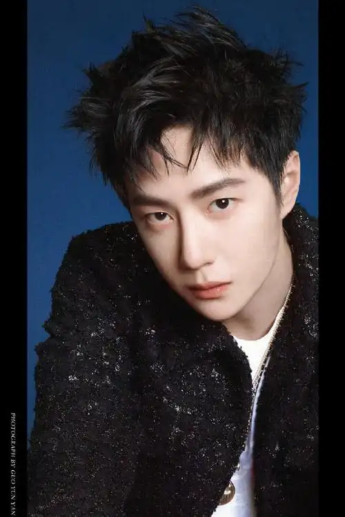 王一博时尚cosmo金九封面#看王一博的杂志好像给我开辟了一种时傻的