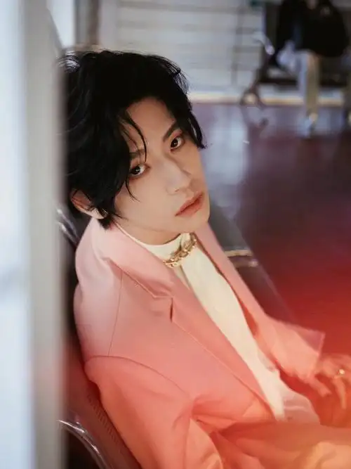 小鬼王琳凯  #小鬼的达琳  粉色西装yyds 从漫画中走出来的鬼少#小鬼