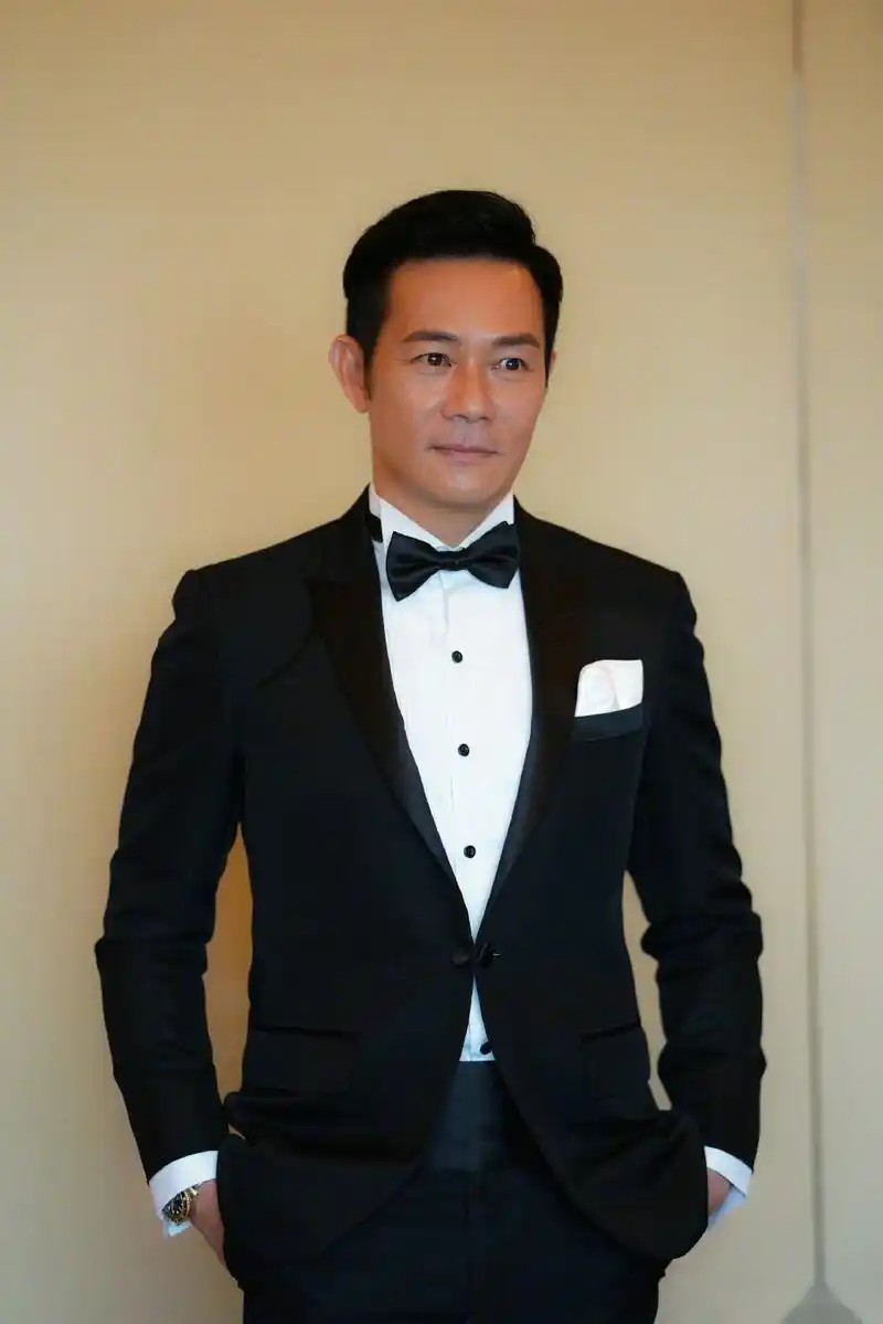 恭喜张兆辉凭借电影《催眠裁决》中邓兆强一角获得2019第11届澳门国际