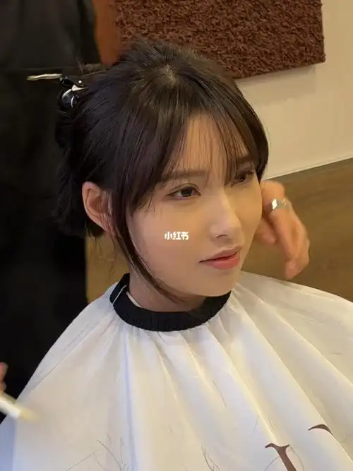 女孩子都可以驾驭的修容刘海显脸小减龄