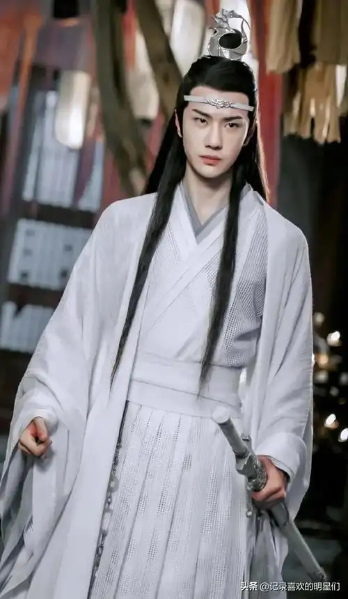 陈情令这部剧是古装剧,在当年是非常火爆的,王一博也是通过这部剧火