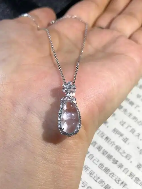 客定镶嵌出货18k翡翠高冰玻福豆子吊坠款