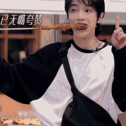 的饭团97@华晨宇yu看着好好吃的样子哈哈哈哈奶呼呼也好像小94哦