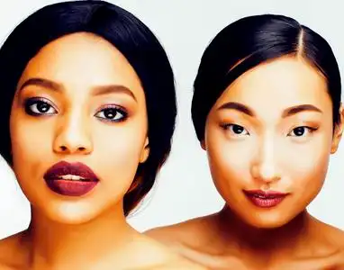 泛亚洲种族三个不同的国家女人︰ 亚洲,非洲裔美国人,一起上白色背景