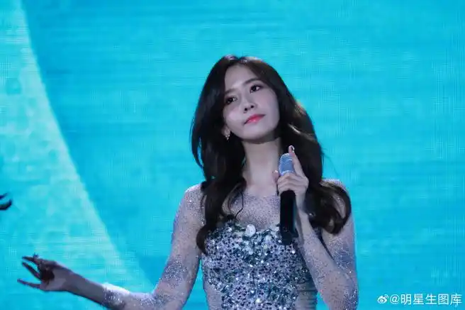 【257】林允儿 单张28m 舞台t视紧身造型 近距离 406张#林允儿#林允儿