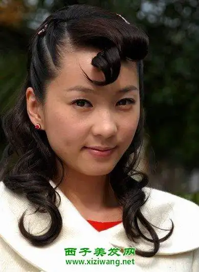 《龙虎综艺王》主持人六月个人资料和图片 六月老公是谁(2)