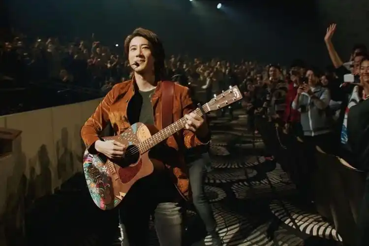 王力宏演唱会泪唱想念儿女,全家陪伴复出,自称盖世英雄回归舞台插图8