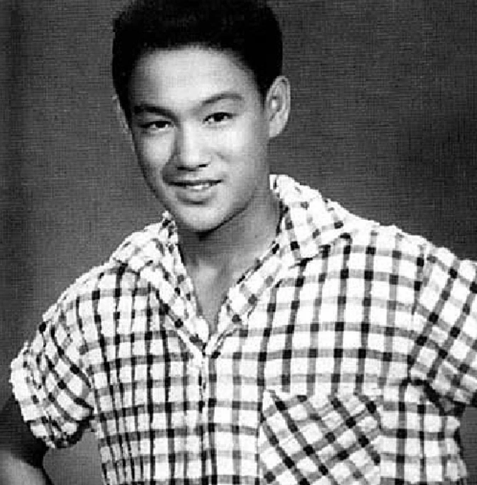 罕见老照片:小时候的李小龙,周星驰和赵敏,张柏芝和张国荣!