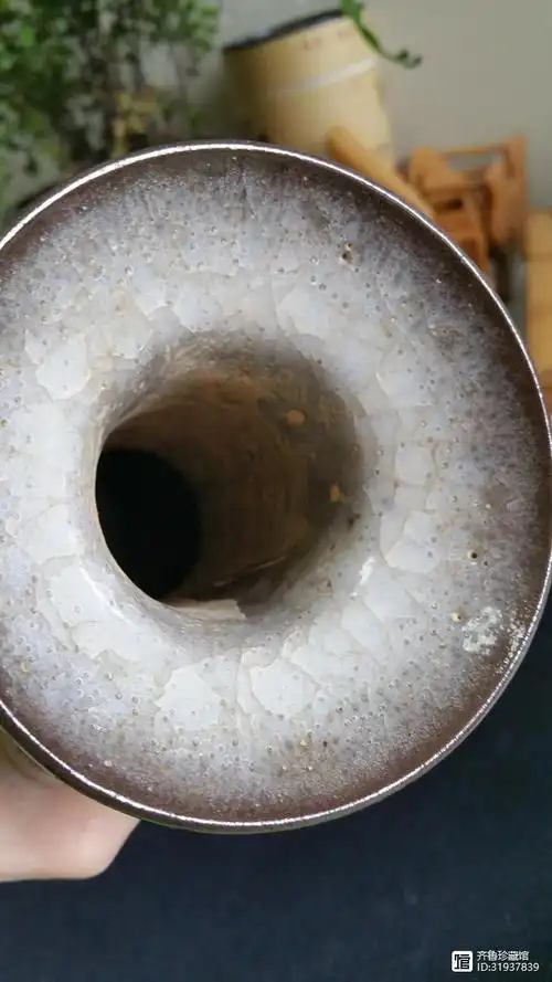 北宋哥窑冰裂纹开片凤耳纸槌瓶