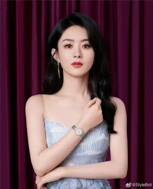 赵丽颖 | 最新品牌大片公开,穿着吊带礼裙的优雅美女