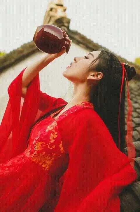 十二星座女古装饮酒挑战,白羊霸道,狮子洒脱,这个星座却成酒鬼_网易