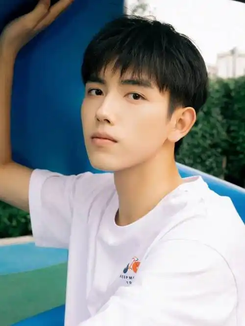 万供儿子上美国音乐学院,回来他只会弹《小星星》_吴睿轩_张国立_明星