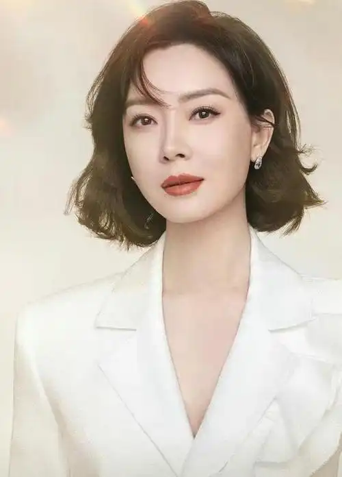 女人过了50岁,建议多留这3种"短发",瞧陈数,董卿多洋气