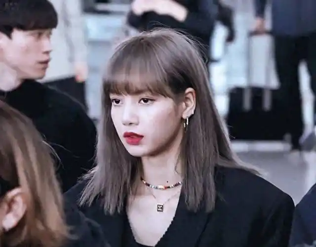 在她的个人资料中.