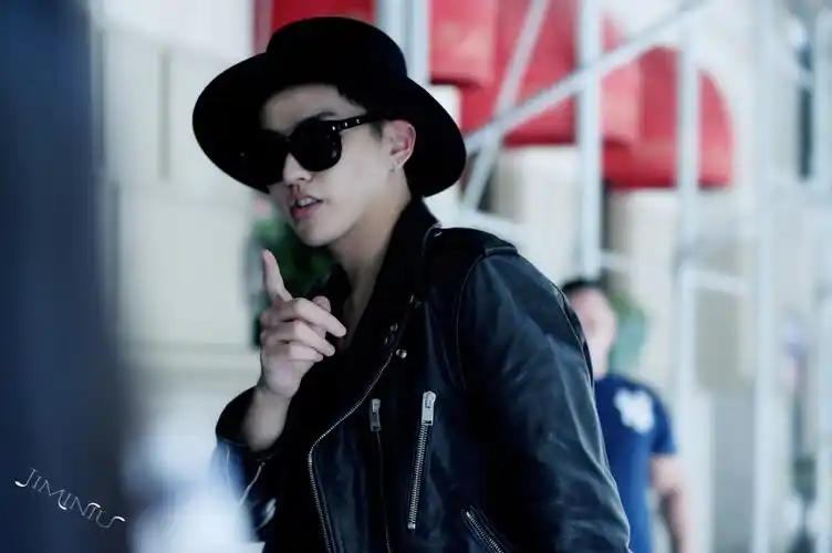 2015吴亦凡纽约购物 givenchy街拍_高清图片大全-爱豆app