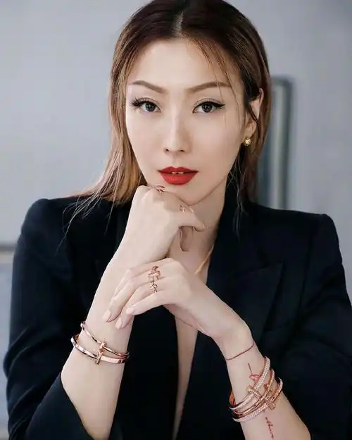 郑秀文真空西装酷美写真图片35