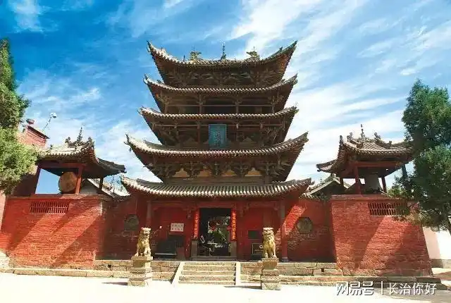 在上党区南宋村内,矗立着一座高耸参天的古代建筑玉皇观,五凤楼是该观