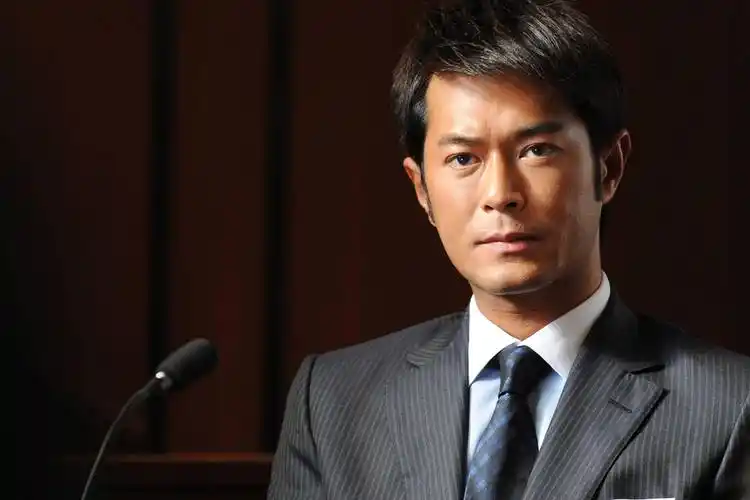 原创古天乐晒与女明星亲密合影传出有10岁的孩子网友自曝与他恋爱