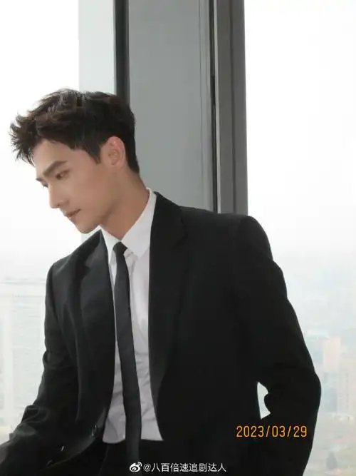 杨洋黑西装胶片风##杨洋黑西装胶片风随拍