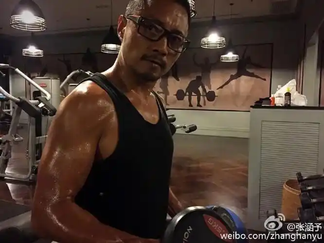 比娘们还娘们胡军当众怒斥小鲜肉你们不能称之为男人