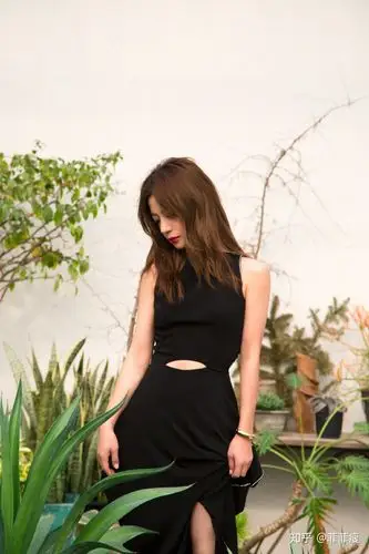 43岁的赵薇,好到可怕的身材,拥有20岁身材的秘诀就是自律!