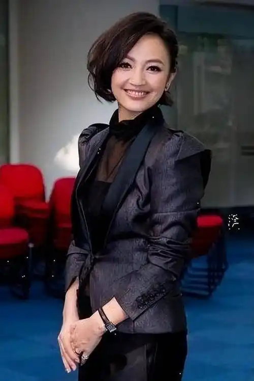 罗海琼回应新发型显老!不管别人眼光,自己舒服就好!_视频_生活_魅力