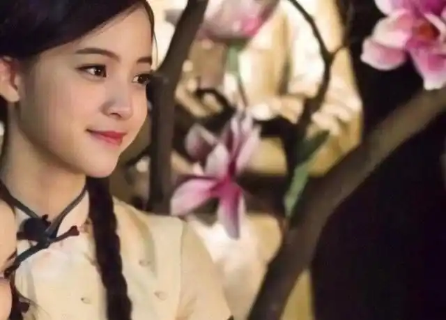 都说欧阳娜娜适合现代装当她穿上旗袍才懂啥是绝代佳人