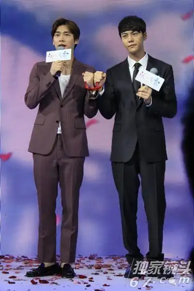 陈伟霆和李易峰身高对比不足180cm