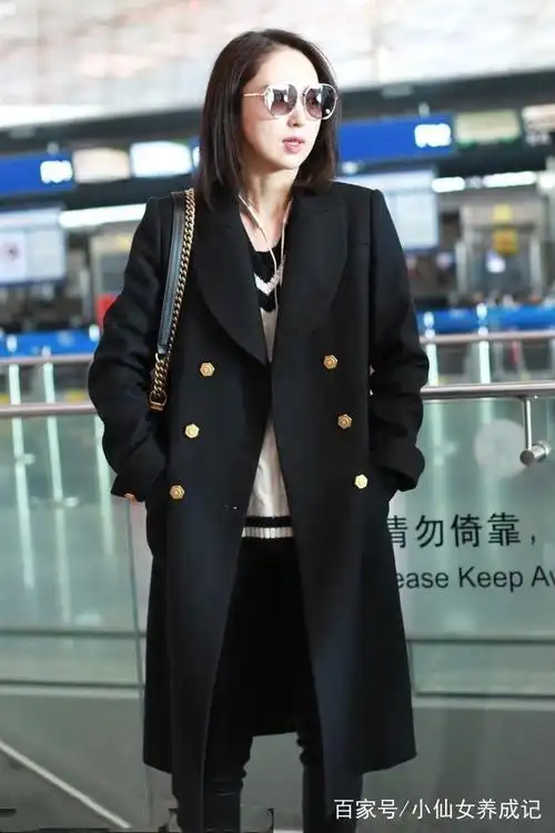 董璇剪短发现身,36岁依旧优雅迷人,网友:高云翔你怎么看?