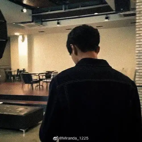 赖冠霖背影合集 连背影都在撩人