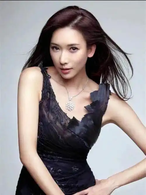 49岁林志玲:嫁到日本入乡随俗,3年时光,从女神变大妈,值得吗