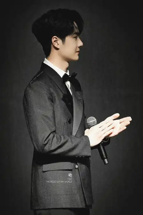 20211225王一博出席中国顶尖舞者之夜活动现场