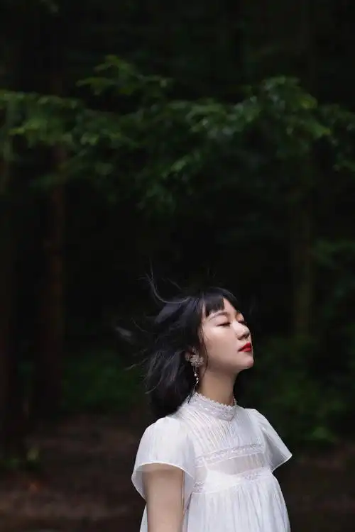 谢春花第五张个人创作专辑《一棵》上线 用音乐传递生活的意趣无限