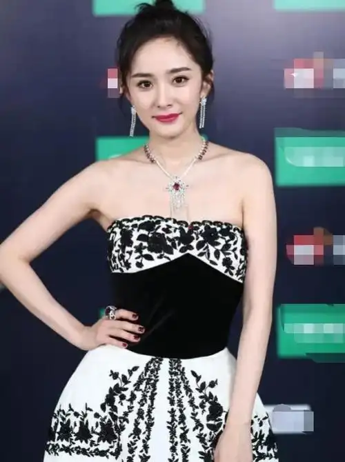 杨幂旧照曝光一身空姐制服太诱惑网友从小美到大