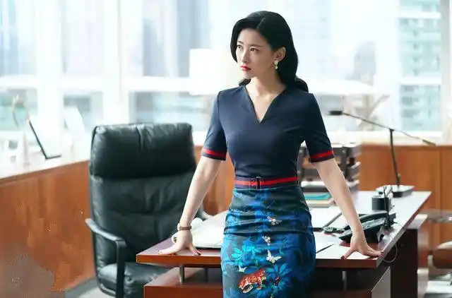 精英律师的栗娜带火了朱珠身材颜值气质几乎三维一体