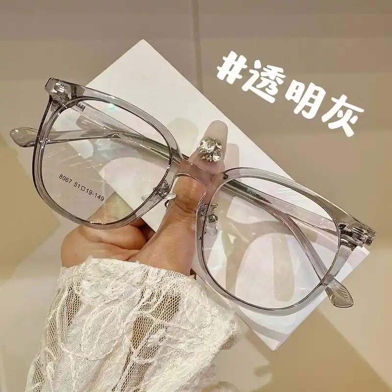 戴上这款超轻眼镜框,感觉就像没戴一样,超舒适!配上高度数镜片